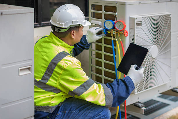 Professional Hvac technician working in Flint, TX